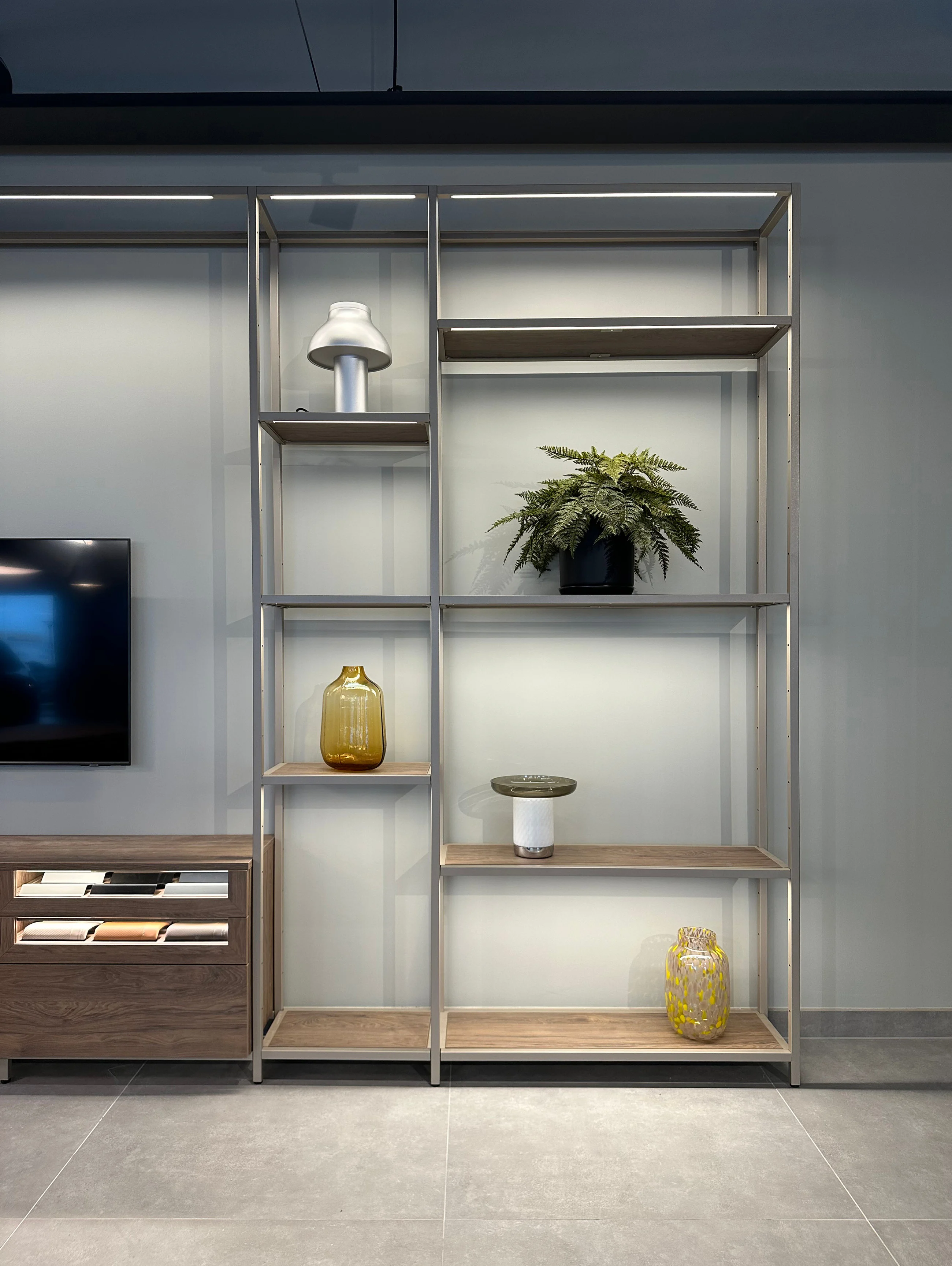 Materialien für Ladeneinrichtung mit Displays