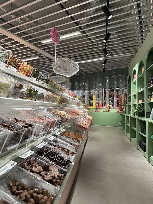 Sockertoppen in Höllviken – ein Süßwaren-Erlebnis mit wolkenähnlichem Design